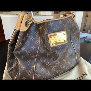 Louis Vuitton Galliera PM purse
